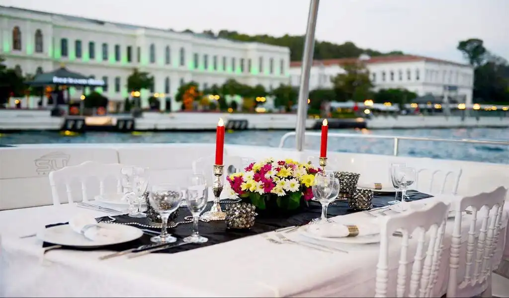 YACHT PRESTİGE İSTANBUL